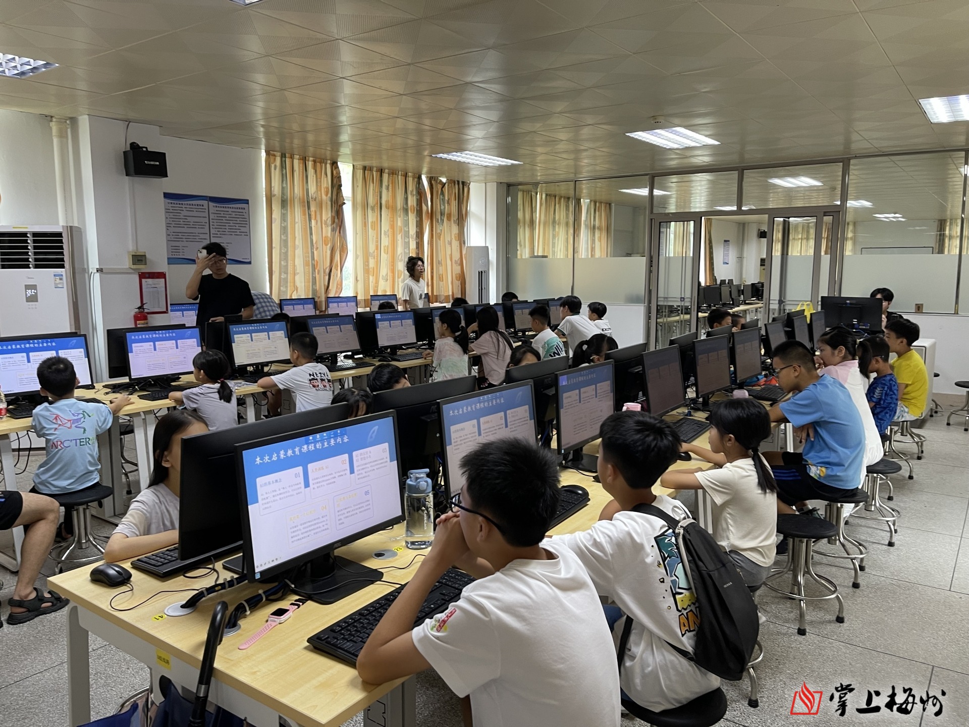 点燃青少年编程创新梦 嘉应学院计算机学院举办梅州软件开发公益培训